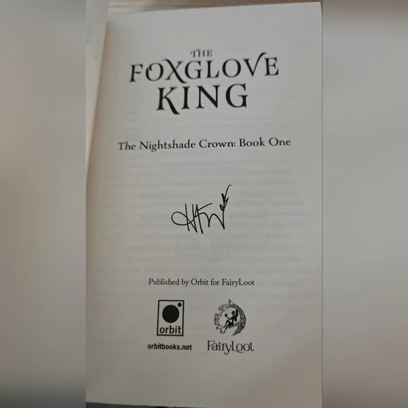 FairyLoot Exclusive Edition – The Foxglove King by Hannah Whitten - Picture 7 of 7